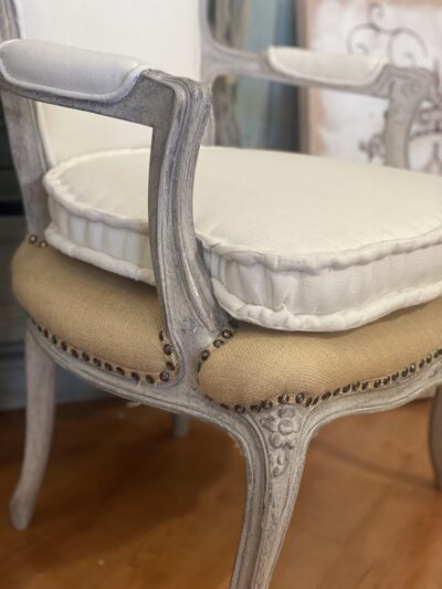 Poltroncina Luigi XVI Restyling e Decorazione artigianale Shabby Chic di Fabiola Interior