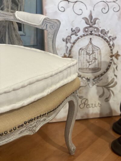 Poltroncina Luigi XVI Restyling e Decorazione artigianale Shabby Chic di Fabiola Interior